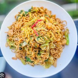 มาม่าผัดไข่