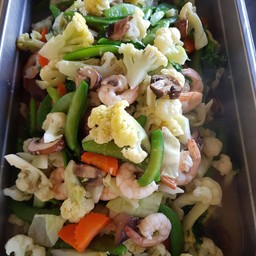 ผัดผักรวมมิตรหมูกุ้ง