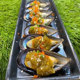 หอยแมลงภู่ราดซีฟู้ด