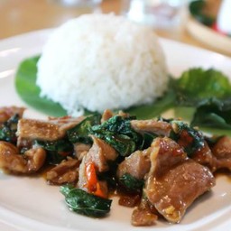 ข้าวกะเพราหมูชิ้น