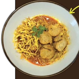 ข้าวซอยหมูยอทอด Noodle With Fried Pork Sausage  Curry