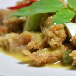 ขนมจีน ราดแกงเขียวหวาน พร้อมไก่กรอบ