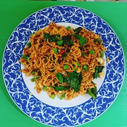 หมี่ผัดกะเพราหมูสับ Vegan