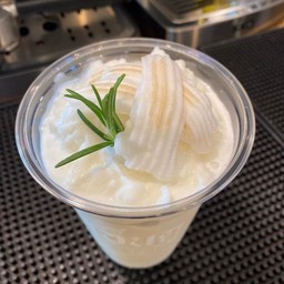 มะพร้าวปั่นนมสด