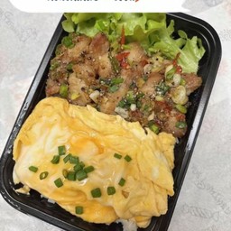 สามชั้นคั่วพริกเกลือราดข้าว+ไข่ข้น