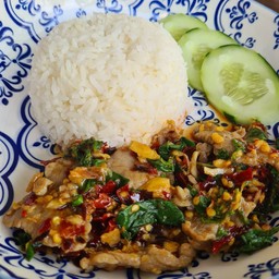 ข้าวกระเพราเนื้อ