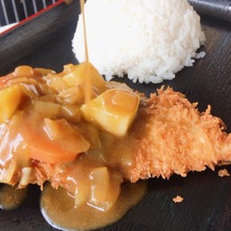 ข้าวแกงกะหรี่ ไก่ทอดทงคัตสึ