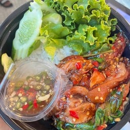 ข้าวกะเพราขาหมู