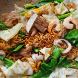 ผัดมาม่ารวมมิตร