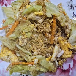 ผัดมาม่าไก่