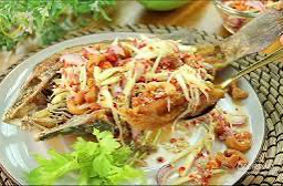 ปลากะพงยำมะม่วง