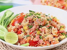 ข้าวผัดแหนม