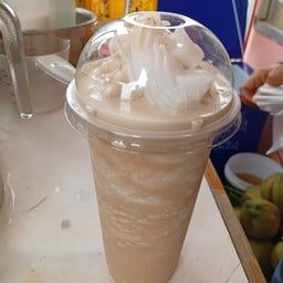 กาแฟมะพร้าว ปั่นนมสด เจ๊แหม่ม