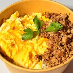 ข้าวไข่ข้นหมูสับทอดกระเทียม