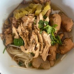 พี่น้อง-ข้าวมันไก่&ซูจีก๋วยเตี๋ยวไก่โคกไม้แดง
