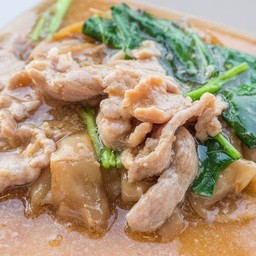 ราดหน้า หมู