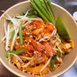 ผัดไทยเส้นจันทร์กุ้งสด (Delivery Only)
