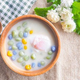 บัวลอยนมสดทรงเครื่องไข่หวาน