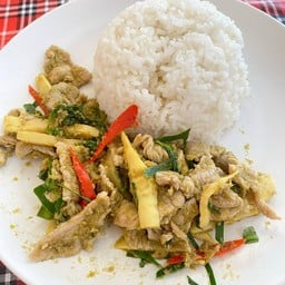 ผัดพริกแกงเขียวหวานหน่อไม้