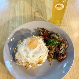 ชุดข้าวกระเพราเนื้อน่องลายตุ๋น + น้ำเก๊กฮวย 99 บาท