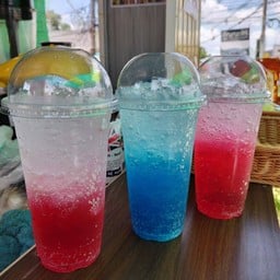 ร้านน้ำปั่นต้อมน้อย ถนนมิตรภาพ