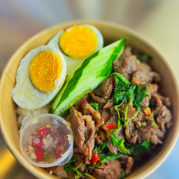ข้าวกะเพราเนื้อชิ้นไทยวากิว (90 กรัม)