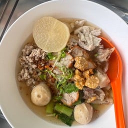 ก๋วยเตี๋ยวหมูน้ำใส