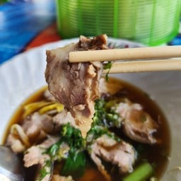 ก๋วยเตี๋ยวขาหมู คุณหมี จันทบุรี