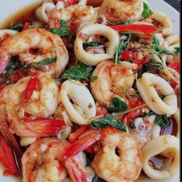 กระเพาทะเล (กับข้าว) กุ้ง  หมึก  ปลา