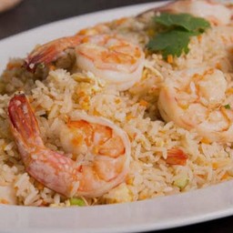 ข้าวผัดกุ้งจานใหญ่ 一大盤蝦仁炒飯