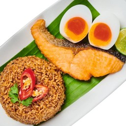 ข้าวผัดน้ำพริก + แซลม่อน
