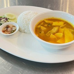 ข้าว เเกงส้มสามชั้นหน่อไม้ดอง