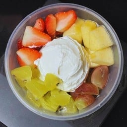 Greek Yogurt (S) กรีกโยเกิร์ต 1 สกู๊ป+ผลไม้ 2 อย่าง (ฟรี! น้ำผึ้ง)