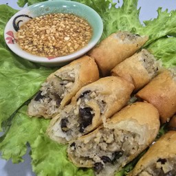 ปอเปี๊ยะไก่ 6 ชิ้น🐔