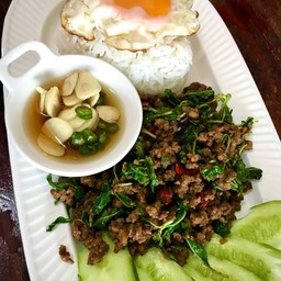 กระเพราหมูสับ+ไข่ดาว