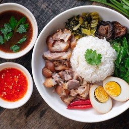 ข้าวขาหมูตุ๋นเพิ่มไข่1ฟอง