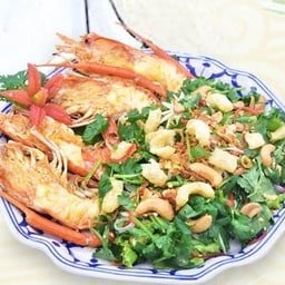ยำผักชีกุ้งแม่น้ำย่าง