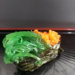 ซูชิหน้าสาหร่ายไข่กุ้ง