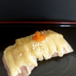 ซูชิหน้าแฮมชีสเบิร์นไฟ