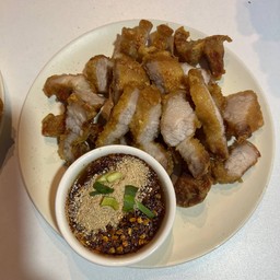 สามชั้นทอดน้ำปลา จิ้มแจ่ว