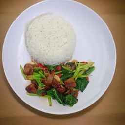 คะน้าหมูกรอบ