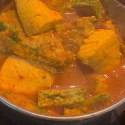 แกงส้มปลาแซลม่อน+ไข่ชะอม