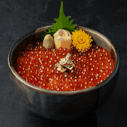 ข้าวหน้าไข่ปลาแซลมอน