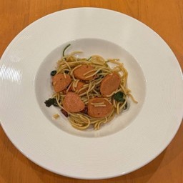 สปาเกตตีไส้กรอกผัดพริกแห้ง