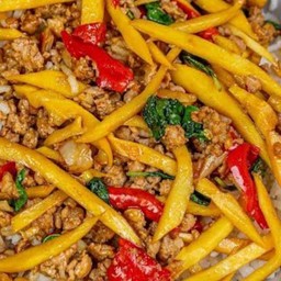 กระเพราหมูสับหน่อไม้