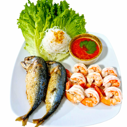 เมี่ยงปลาทู 2 ตัว  กุ้ง 6-7 ตัว