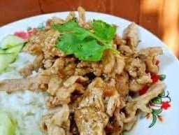 ข้าวราดกะเทียม