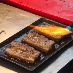 ข้าวหน้าเนื้อตุ๋นสามชั้นย่าง