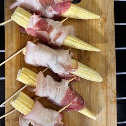 สามชั้นห่อข้าวโพด