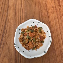 กราโนล่ารสน้ำผึ้งผสมอัลมอนด์